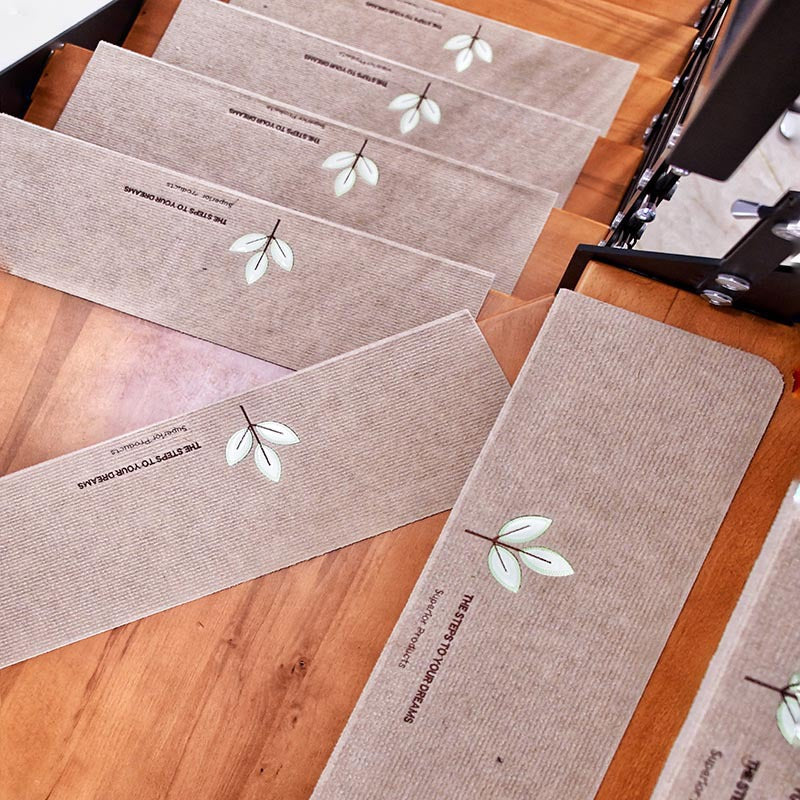 Stair step mat Non-slip mat Household machine washable mat Carpet Glue-free self-adhesive foot pad Solid wood luminous stair mat