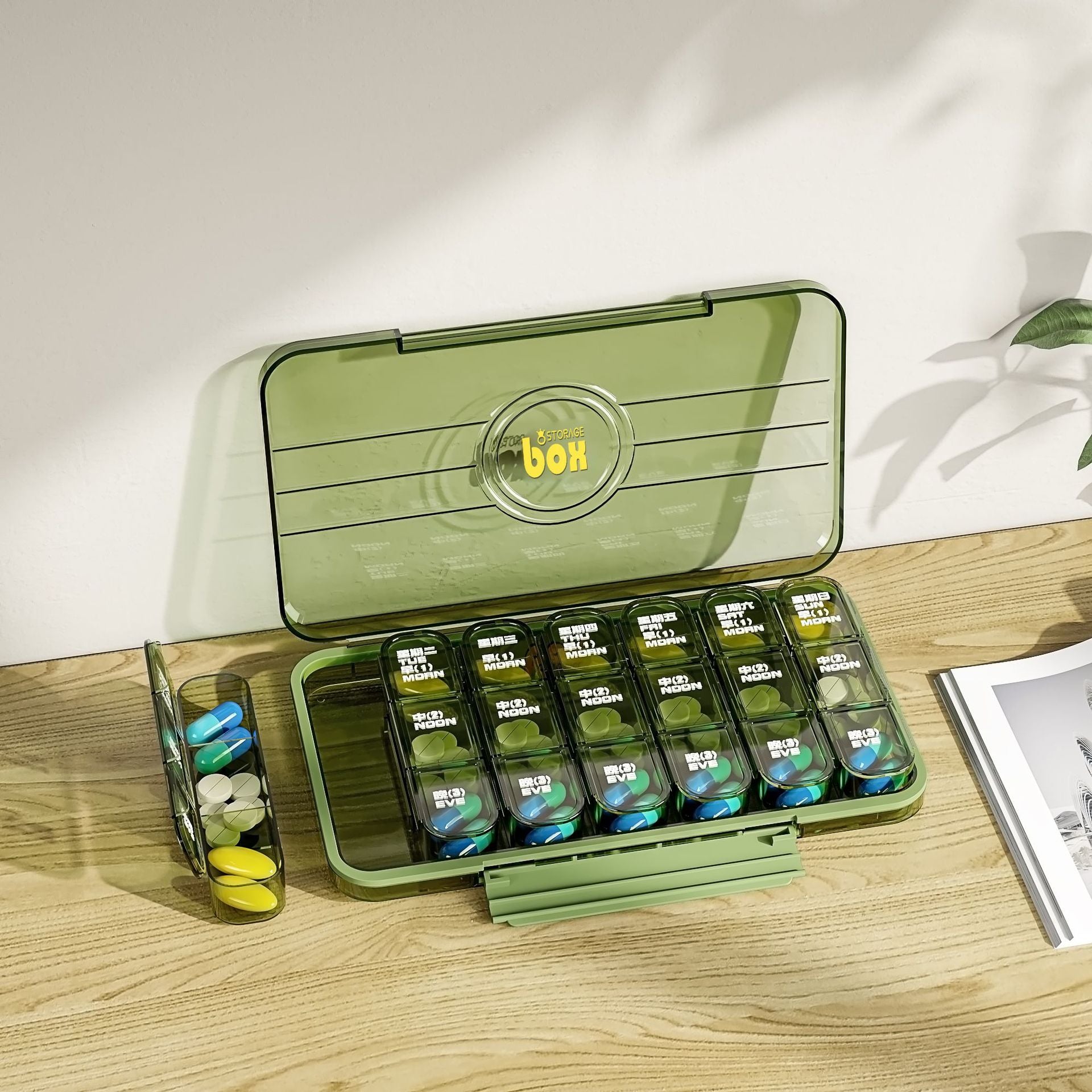 Portable seven days a week, portable, small medicine box, medicine dispenser, three meals a day, mini medicine reminder box