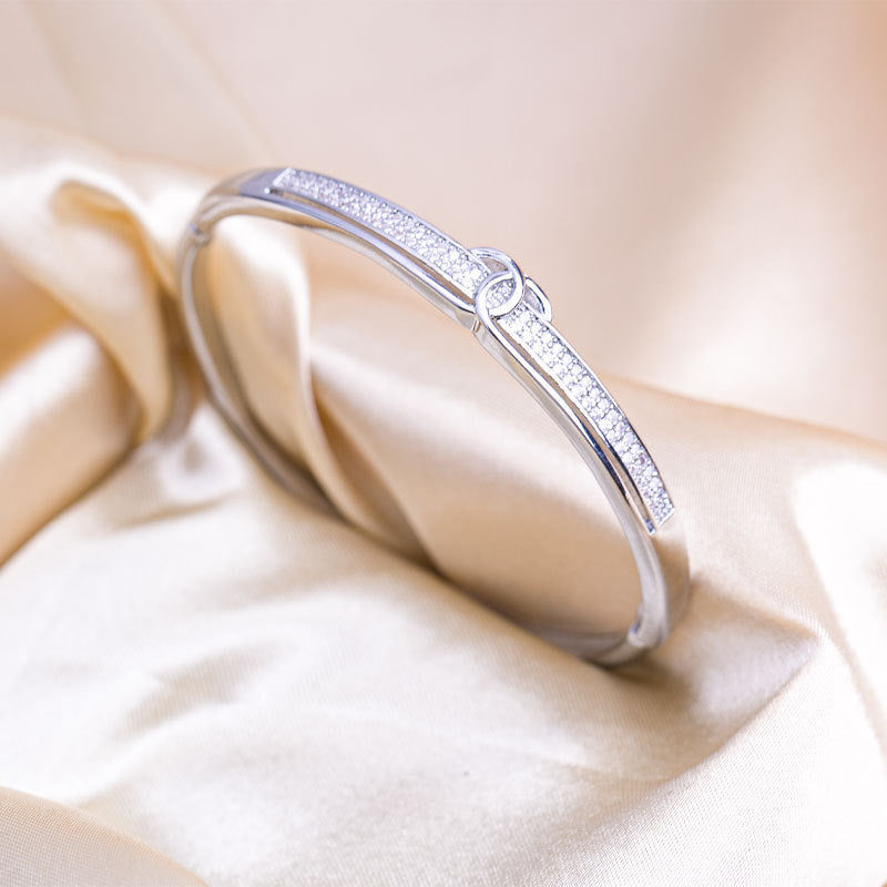 Hand jewelry for women, niche design, hot-selling bracelets, high-end minimalist inlaid versatile elegant bangles, new design jewelry