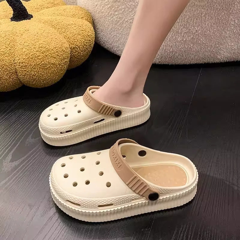 Soft bottom, feeling like stepping on shit, ins cute cartoon clogs for women, summer outwear 2024new arrivalthick solenon-slip beach