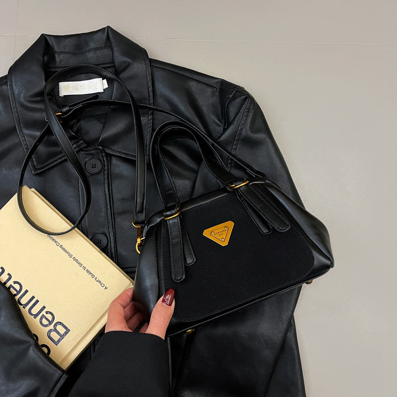 Retro portable bowling bag women's 2025 new winter shoulder bag high-end fashion versatile messenger bag