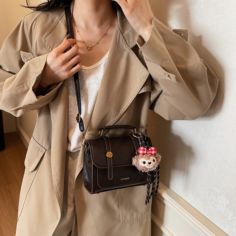 High-end retro small bag for women 2025 autumn new arrivalniche styleeasiest for match small square bag super popular light luxury shoulder satchel bag