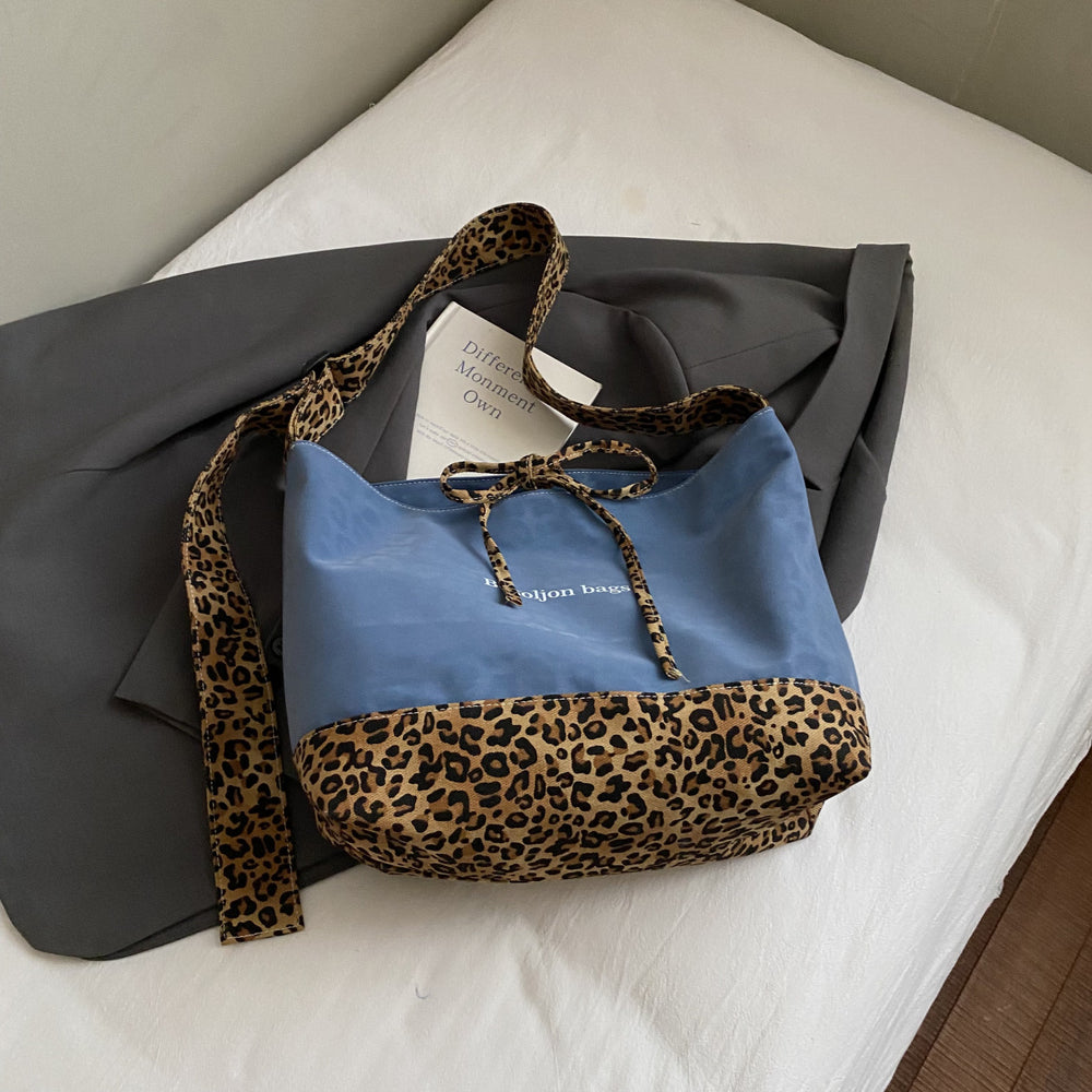 2025 new autumn/winter fashion commuter shoulder bag, popular leopard print crossbody bag, versatile tote bag, high-value design