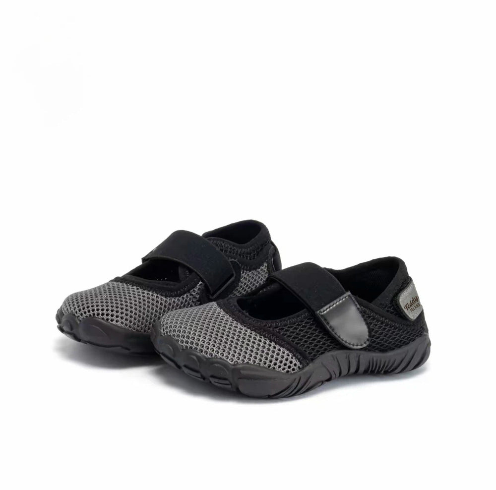 summer new arrivals: kids' soft-soled sandals, boys' anti-slip athletic shoes, lightweight running shoes for mid-to-large children, and stream tracing shoes