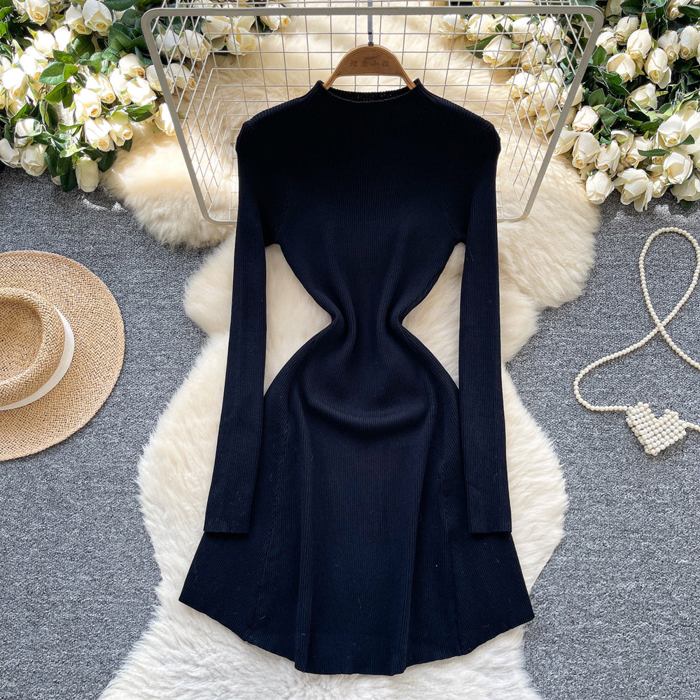 Knitted dress women's 2025 autumn french chic high-end niche inner layering waist-defining slimming elegant base layer sweater dress
