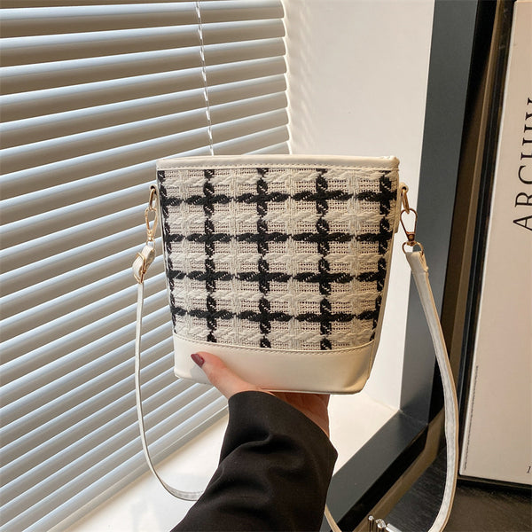 Women's bag 2025 early spring new bag fashion shoulder messenger bag women's work commuter bag atmospheric small fragrant wind diamond