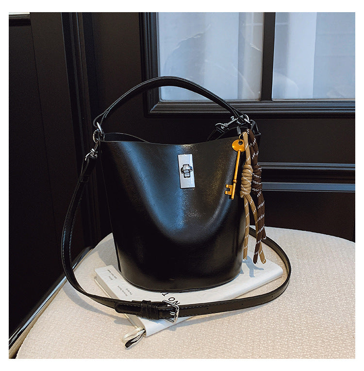 Korean style popular fashion handbag women's autumn versatile large capacity bucket bag light luxury texture shoulder bag crossbody bag