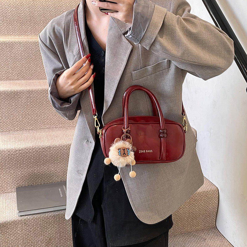 Fashion trendy hand carry small square bag 2025 winter new retro niche simple casual commuter messenger bag