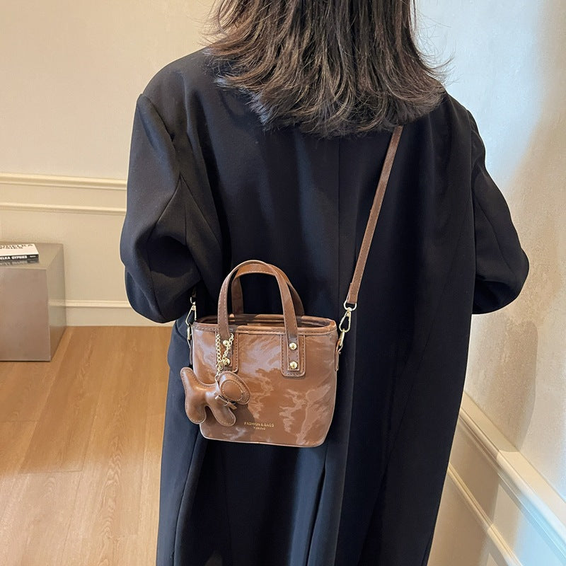 Fashion women's bag 2025 new messenger bag bucket bag niche design high sense foreign versatile shoulder handbag