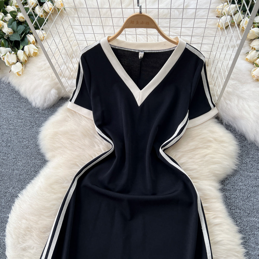 Frenchretro hepburn style little black dress for women, slightly fat, slimming look, retrocontrast colorv neck, short-sleeved, high waist, mid-length skirt