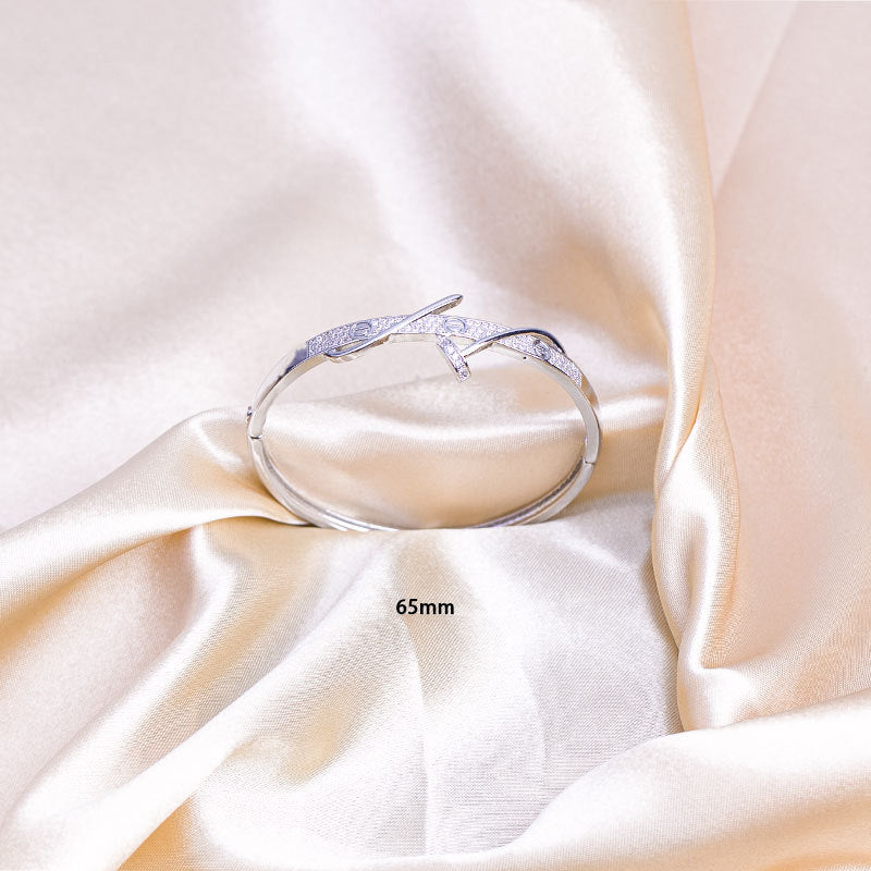 Hand jewelry for women, niche design, hot-selling bracelets, high-end minimalist inlaid versatile elegant bangles, new design jewelry