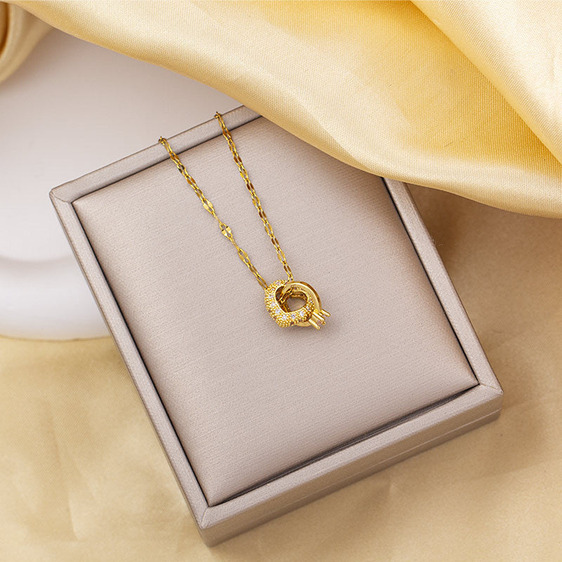 Necklace female simple fashion niche design hot style titanium steel pendant high-end electroplated versatile elegant clavicle chain