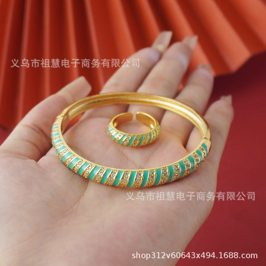 Women's elegant enamel copper bangle: a uniquely designed, vintage-inspired piece with ethnic flair. a fashionable accessory with a touch of regal elegance