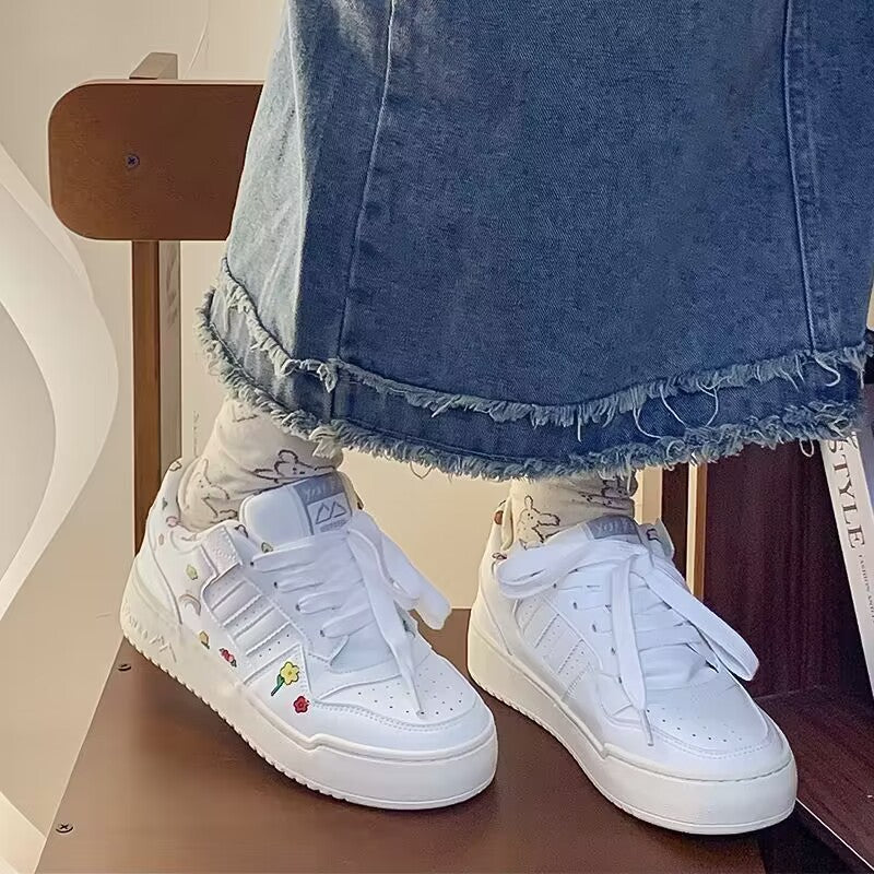 Women's white sneakers - spring 2026 new collection: student style, chunky sole, versatile athletic shoes with graffiti design - trendy & instagrammable