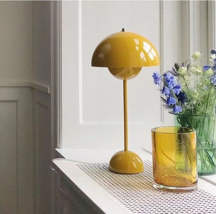 Flower bud table lamp bedroom bedside lamp wedding dowry decoration atmosphere scandinavian danish ins girl desk mushroom lamp