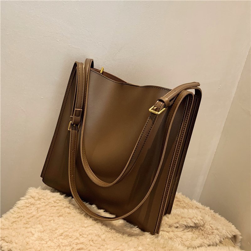 Shoulder bag women's retro large-capacity tote bag new foreign style women's bag Korean version fashion shopping bag popular armpit bag