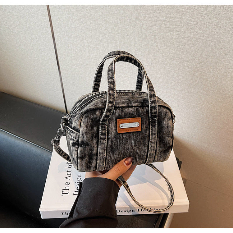 Cross-border denim bag women's summer 2025 new niche messenger bag Korean version of high-end foreign style portable pillow bag