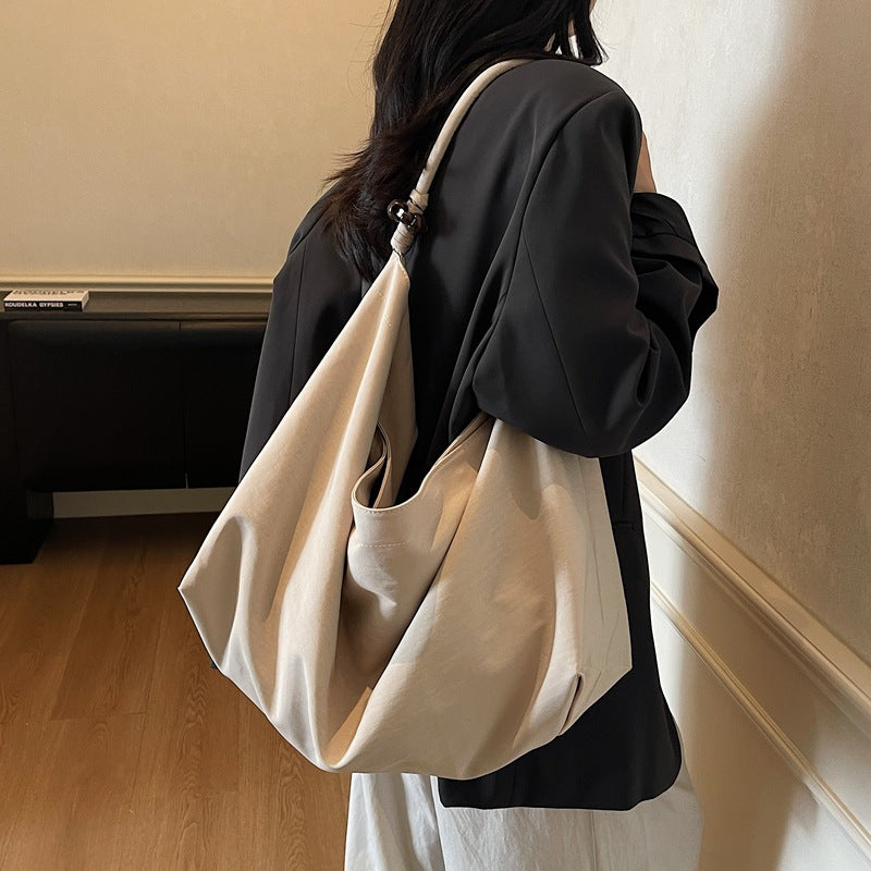 Simple and stylish large-capacity tote bag for women, a trendy new arrival for autumn and winter. perfect as a fabric bag for travel, leisure, and everyday use, or as a shoulder bag