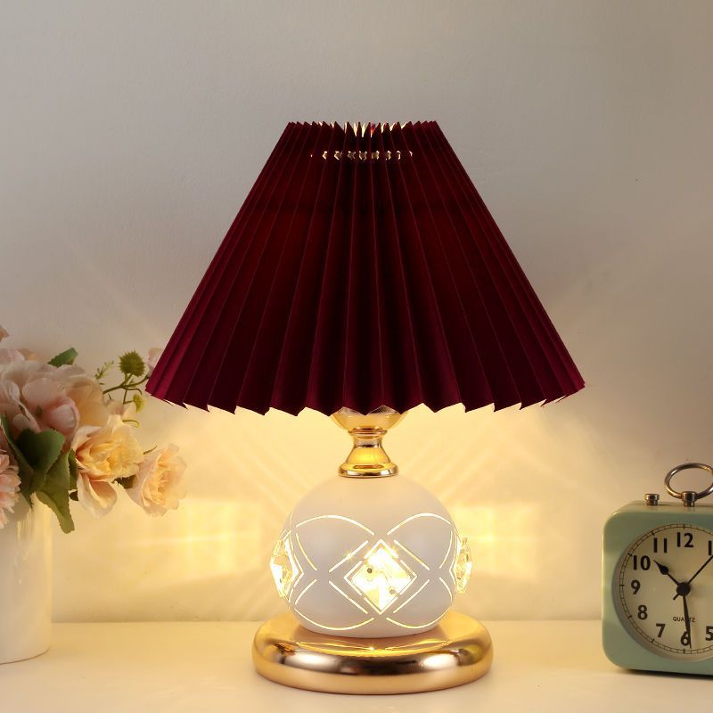 Table lamp bedroom ins girl bedside night light Nordic retro pleated gift Internet celebrity table lamp wedding feeding lamp
