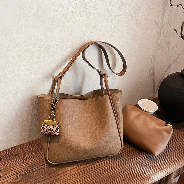 2025 autumn new fashion trend versatile women's tote bag large capacity messenger bag solid color splicing bag