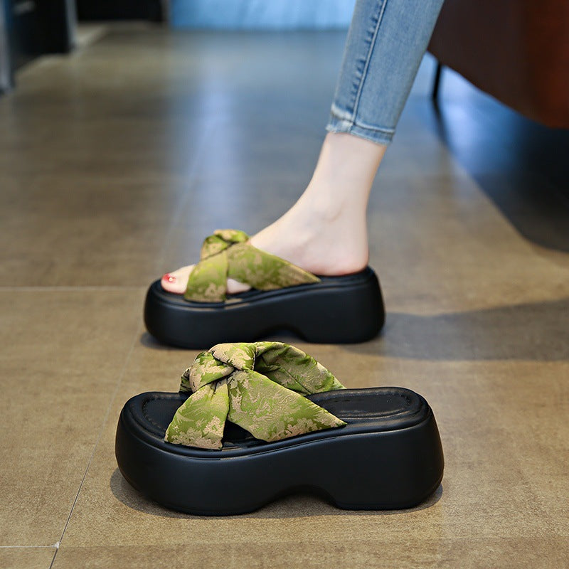 Thick sole sandals and slippers for women summer outwear2026new arrivalfashion with skirt lightweight non-slip beach shoes for small people to increase height