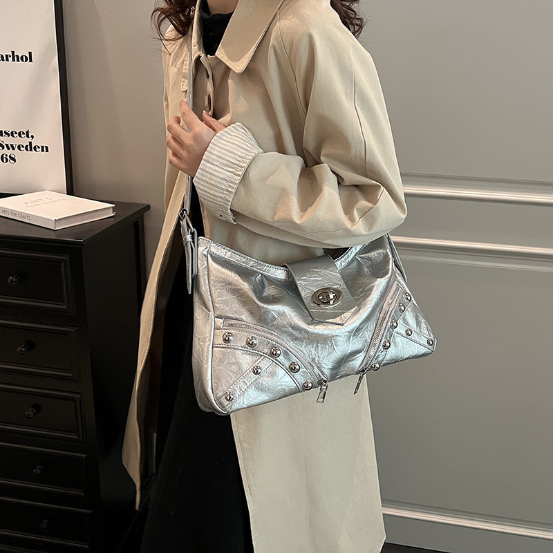 Retro personalized locomotive bag 2025 new fashionable large-capacity willow nail tote bag heavy industry foreign gas shoulder armpit bag