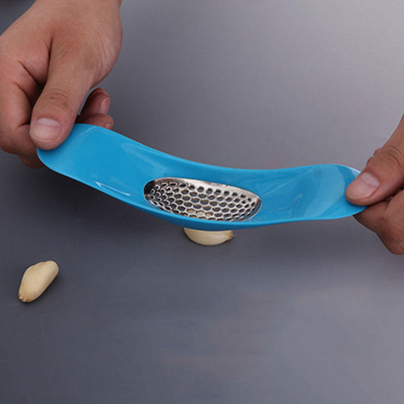 Curved garlic press multifunctional manual garlic masher garlic twister kitchen garlic grinder garlic crusher cross-border hot selling