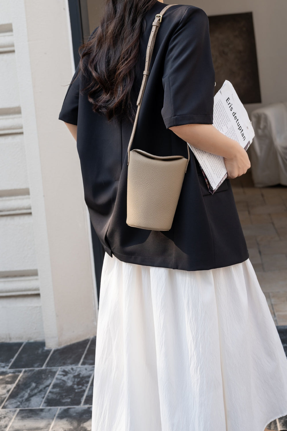 New women's bag 2025 hot style bucket bag vertical style mobile phone small bag genuine leather texture shoulder crossbody bag