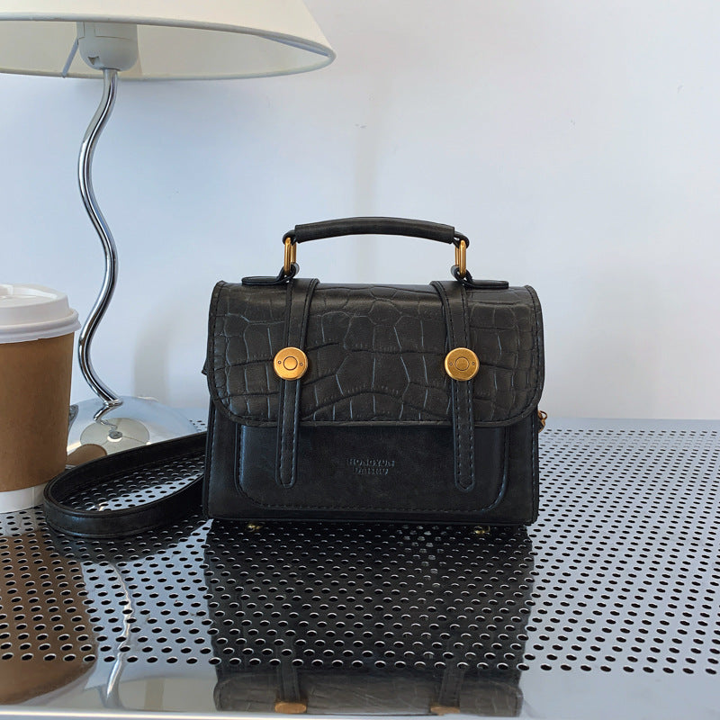 Simple texture college style small square bag women's new 2025 autumn and winter shoulder bag personalized foreign style handbag