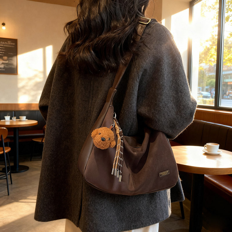 Korean style minimalist suede shoulder bag for women, new autumn 2025 collection, large capacity, fashionable niche design, commuter crossbody bag