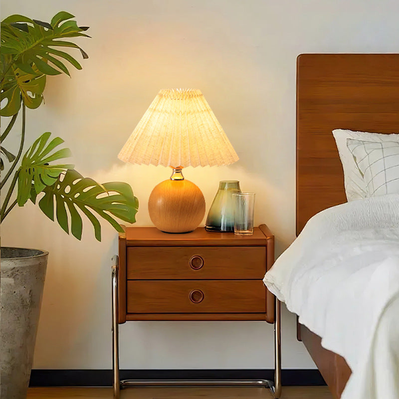 Table lamp ins wind high value pleated lamp retro Nordic girl Internet celebrity bedroom simple bedside feeding night lamp