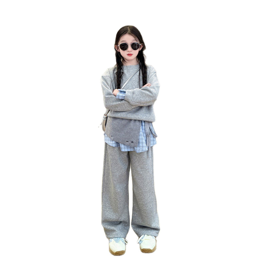 Super cute girls' activewear set, new for spring ! stylish three-piece set for girls, featuring a trendy drawstring hoodie and sweatpants