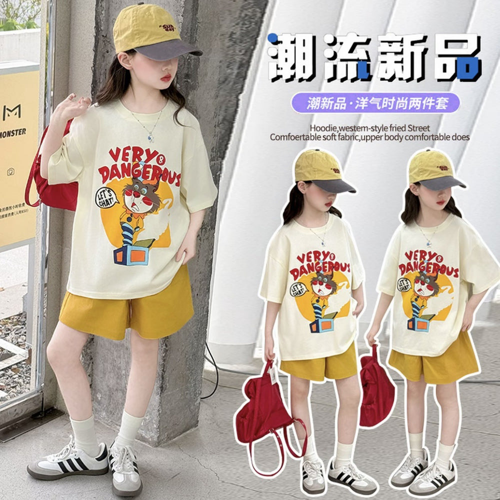 Girl's influencer two-piece set:  new summer outfit, short sleeve top and shorts, trendy casual set for girls