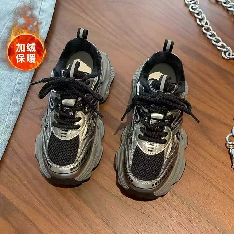 Black chunky platform sneakers for women, autumn/winter 2026 new collection, petite height increasing casual athletic shoes, soft sole fleece-lined women's footwear