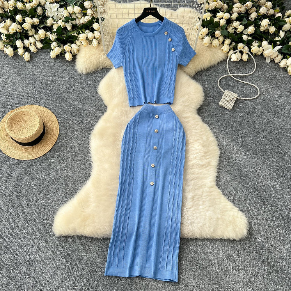 Classy outfit for women, small fragrant style, metal buckle, round neck, short-sleeved knittingtops, tight-fitting hip-covering skirt, two-piece set