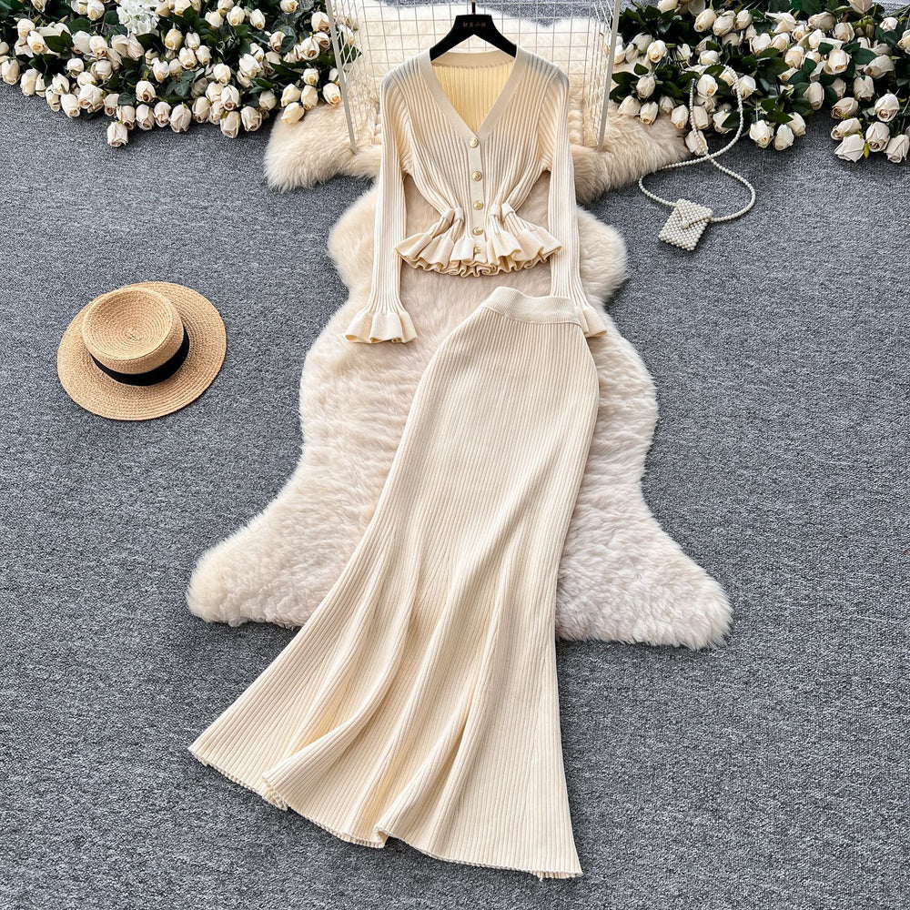 Rich girl style high-end mature woman set: women's autumn flared sleeve knit top + high-waisted fishtail midi skirt