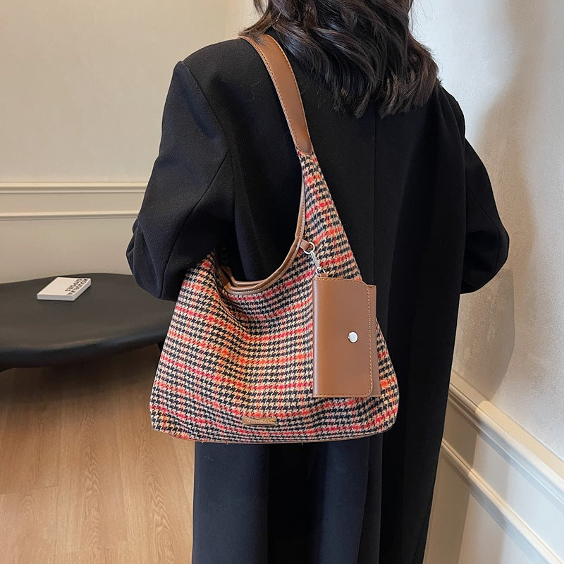 New large-capacity shoulder bag women's, Korean version of classic simple casual bag wholesale casual simple messenger women's bag