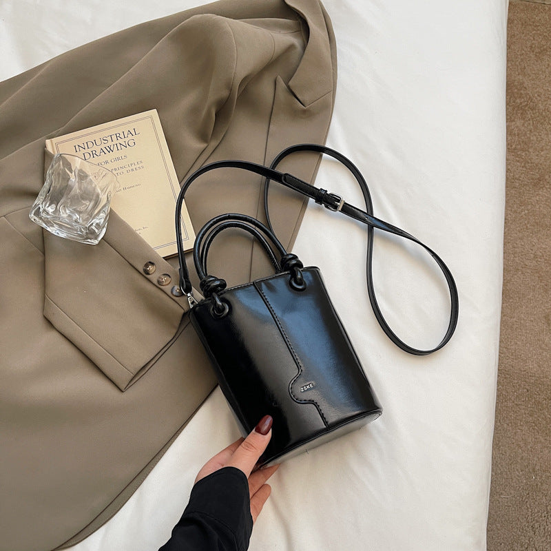Cross-border high-end foreign-style handbag women's 2025 trendy niche design bucket bag popular versatile messenger bag