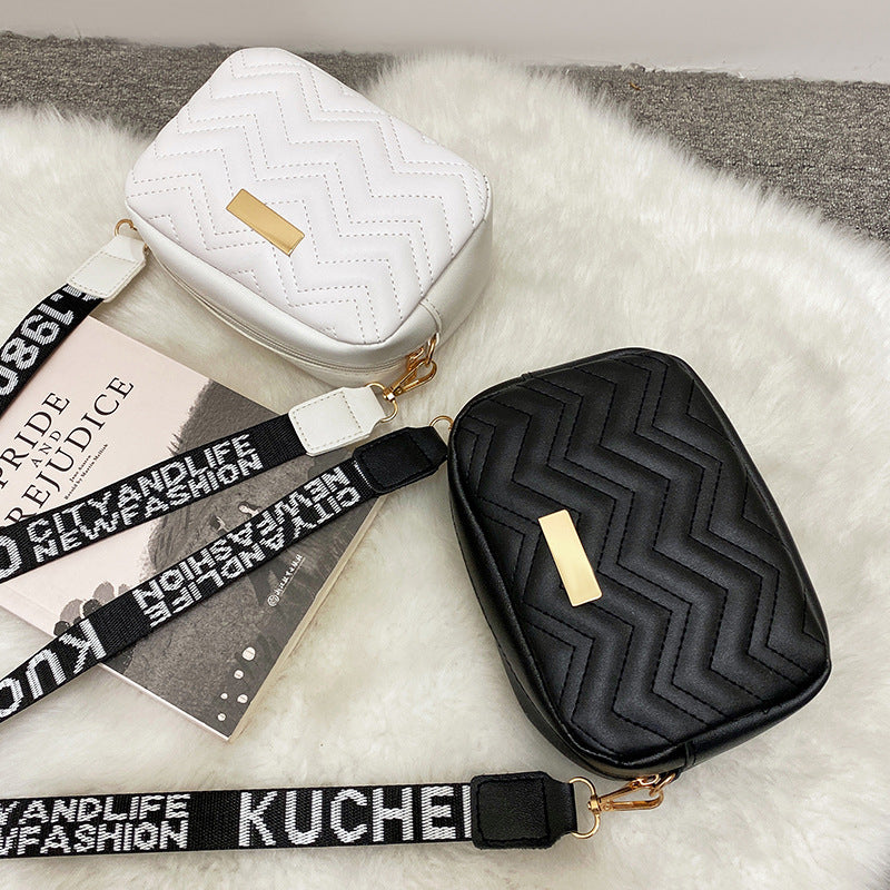 Printed shoulder strap messenger bag 2021ladies bags  bag women's Korean version wave pattern embroidered small square bag