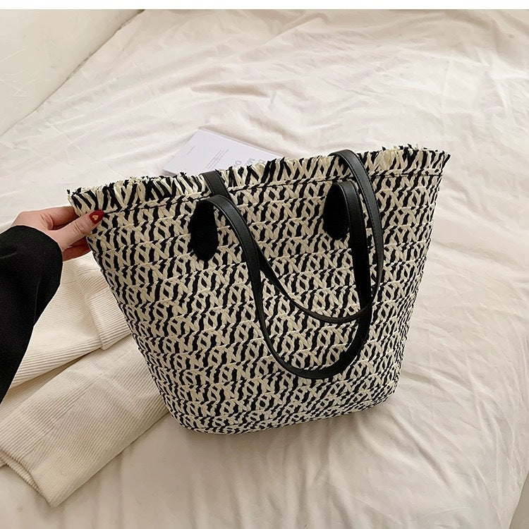 Single shoulder large capacity straw bag woven bag casual beach bag vacation ins straw bag single shoulder portable commuter women's bag