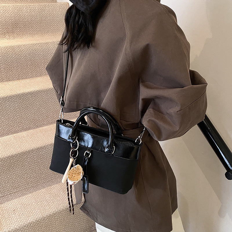 Retro large-capacity bag women's 2025 fashion new simple shoulder bag soft surface casual commuting texture tote bag