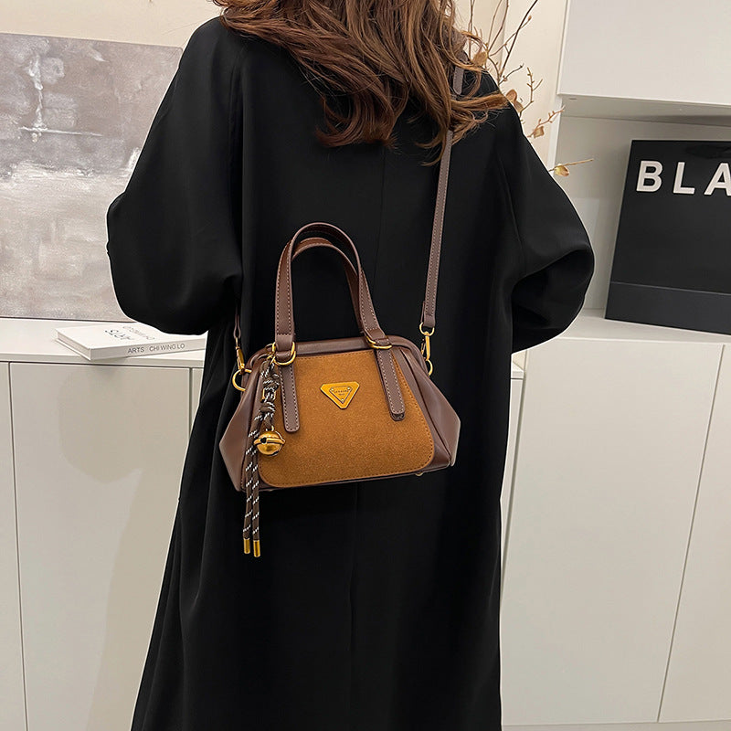 Retro portable bowling bag women's 2025 new winter shoulder bag high-end fashion versatile messenger bag