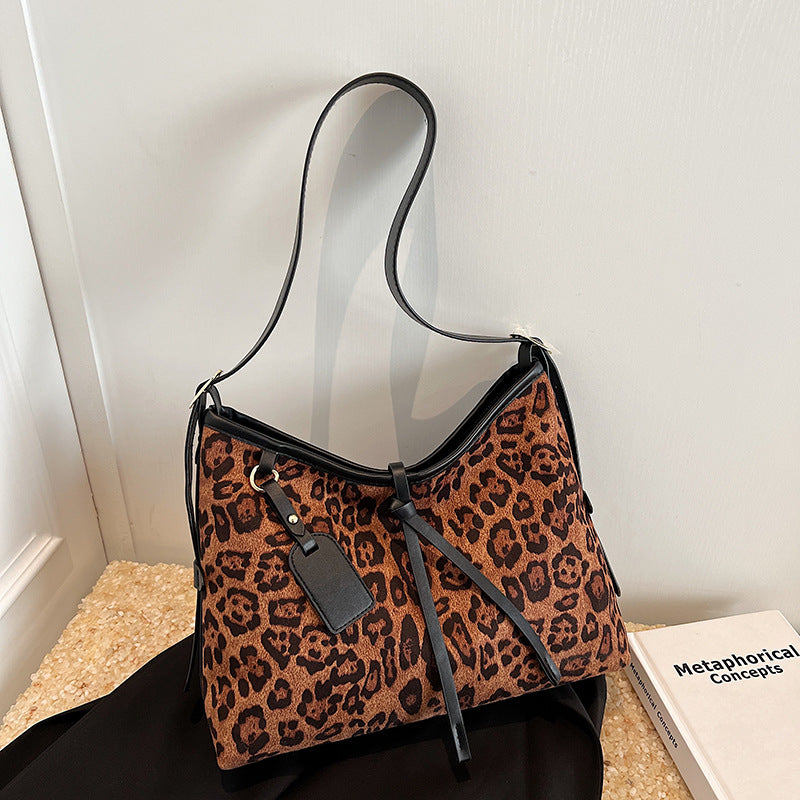 Foreign trade leisure commuting large-capacity shoulder bag women's 2025 new autumn and winter popular high-end leopard print messenger bag