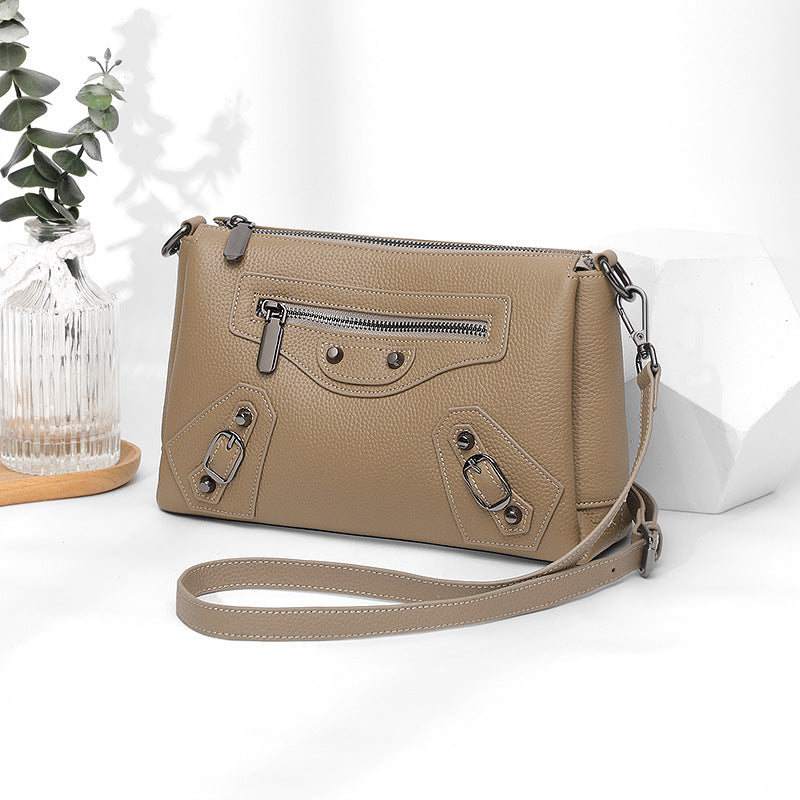 Cross-border popular leather locomotive bag women's 2025 new textured shoulder messenger bag large capacity middle-aged mother bag