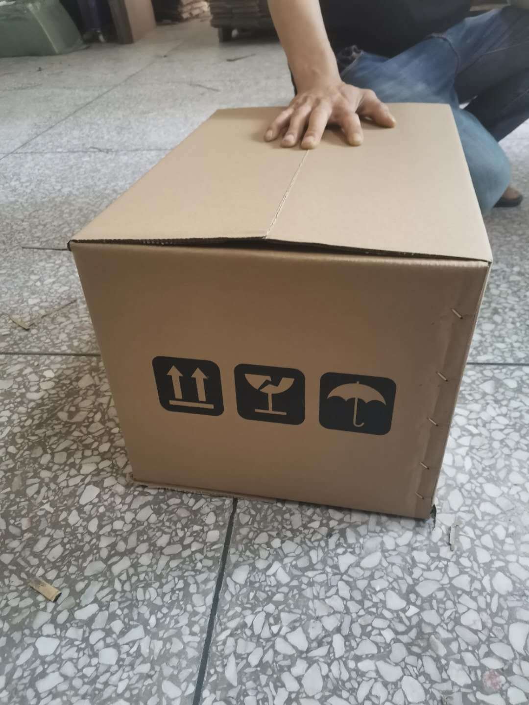 Carton custom moving packaging fba express  box Guangdong custom rectangular super hard five-layer outer box