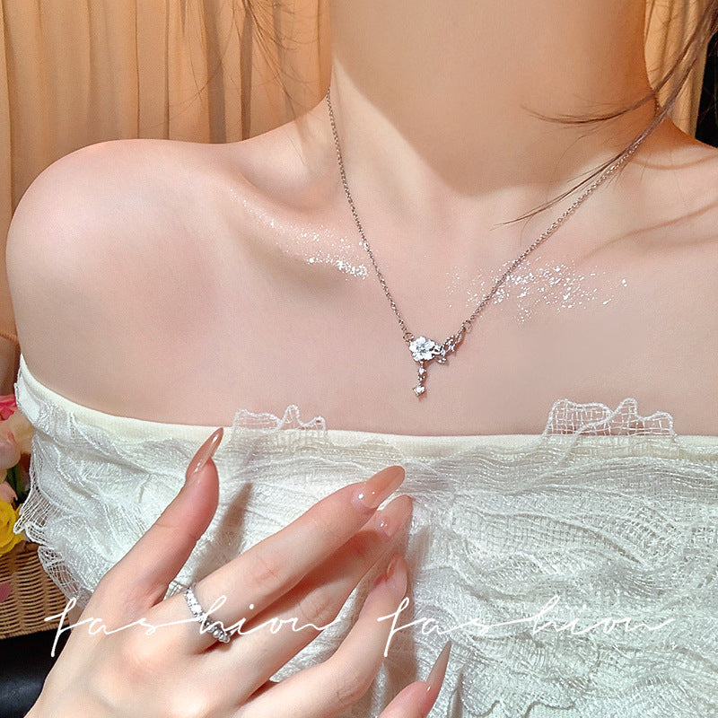 Gardenia light luxury eleganteasiest for match flower titanium steel necklace niche design exquisite clavicle chain necklace wholesale