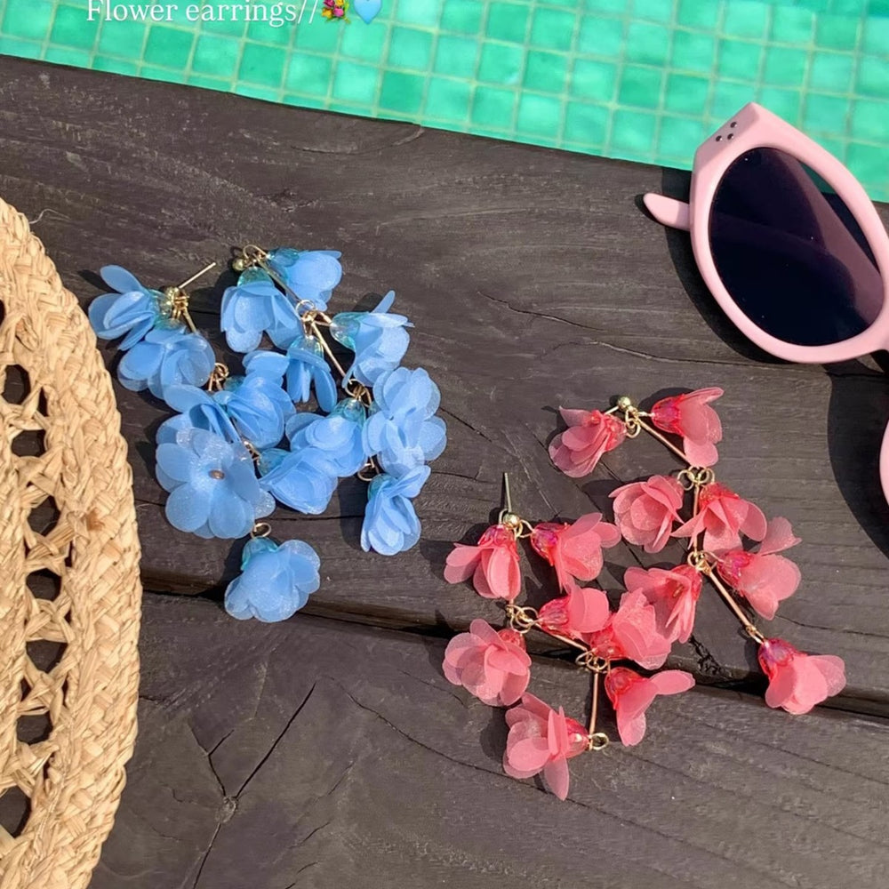 Super fairy and beautiful seaside resort style red flower tassel earrings for women, accessible luxury, high-end earrings, huge beautiful earrings
