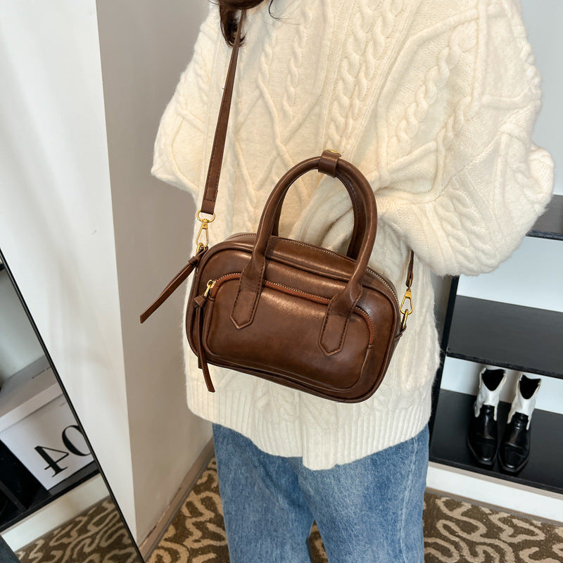 Retro niche handbag women's autumn and winter 2025 new simple commuter small square bag versatile simple messenger bag