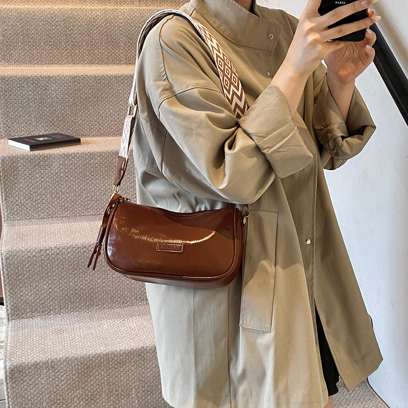 Retro bag women's 2025 new solid color texture shoulder pillow bag niche versatile messenger bag