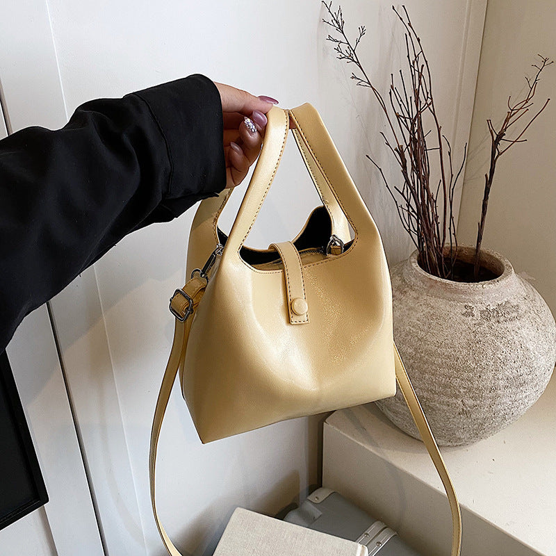 Cross-border Korean version of niche fashion bucket bag women's 2025 new versatile handbag casual shoulder bag messenger bag